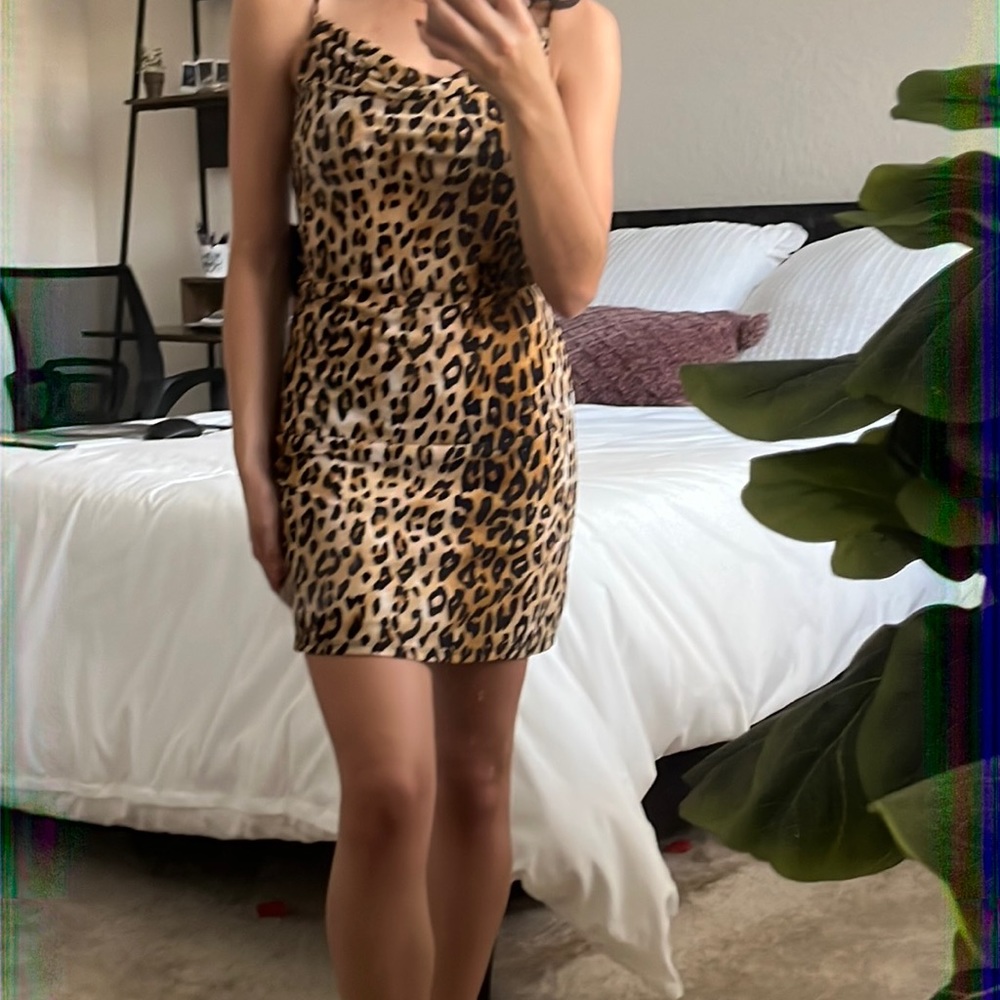 This cheetah print bodycon is perfect for date night or night out with friends!